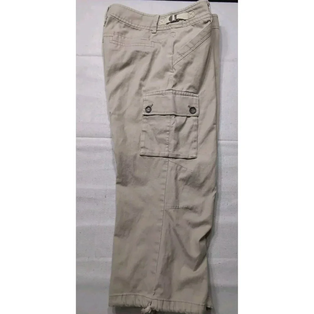 Trina Turk Los Angeles Beige Cargo Capri Shorts  Side Pockets Size 4